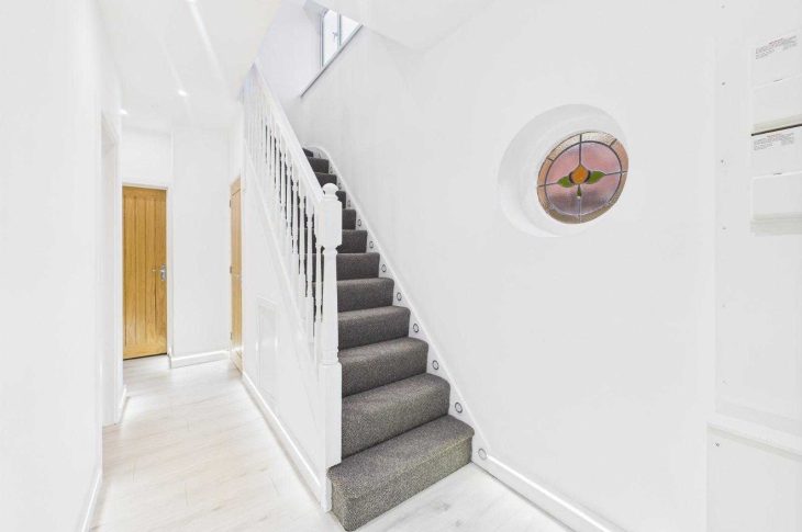6 Beacon Drive